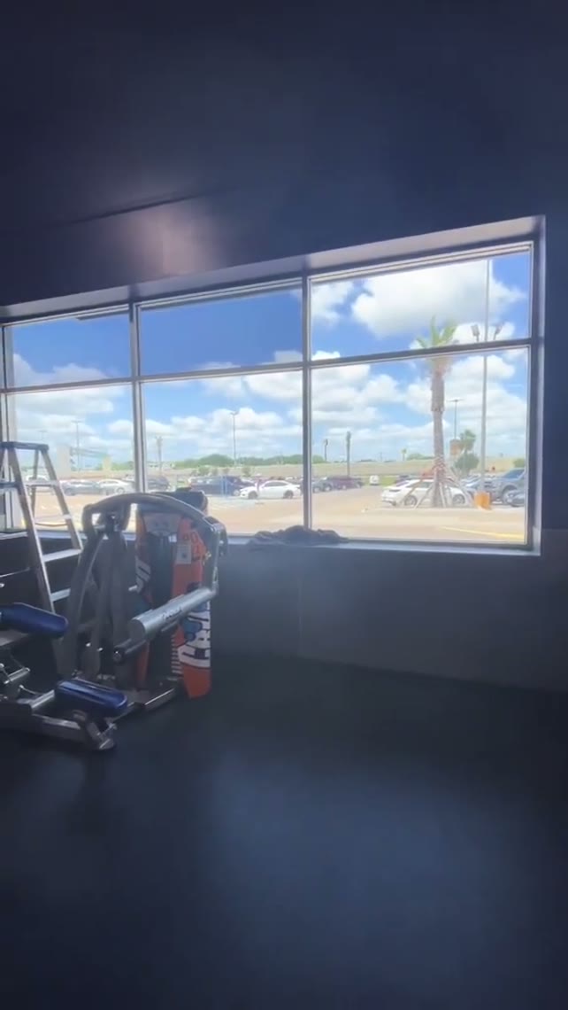 Tinting Crunch Fitness